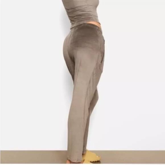 SKIMS Velour Track Pant‎ Gunmetal Medium - Picture 6 of 15